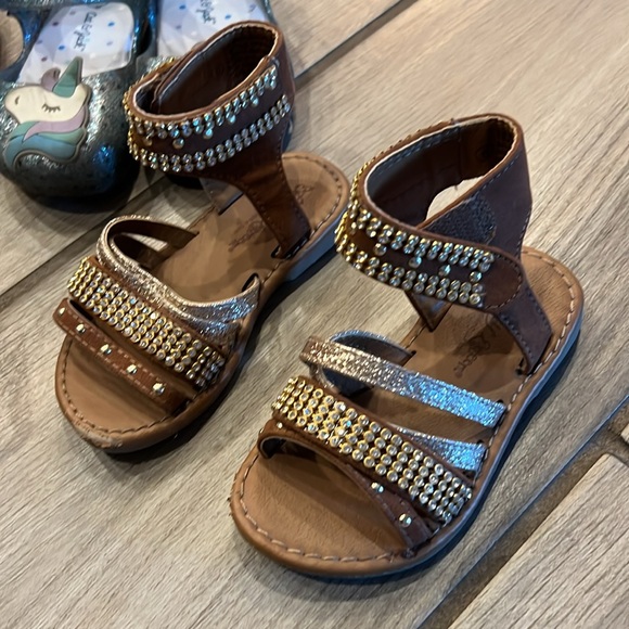 Lot size 6 leather sandals Mary Jane jellies and water shoes - Picture 3 of 9